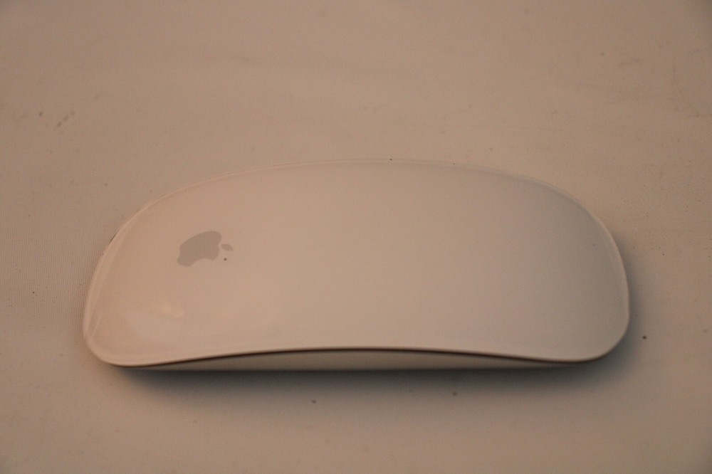 Apple Magic Mouse Bluetooth Wireless Laser White A1296 w/BATTERY