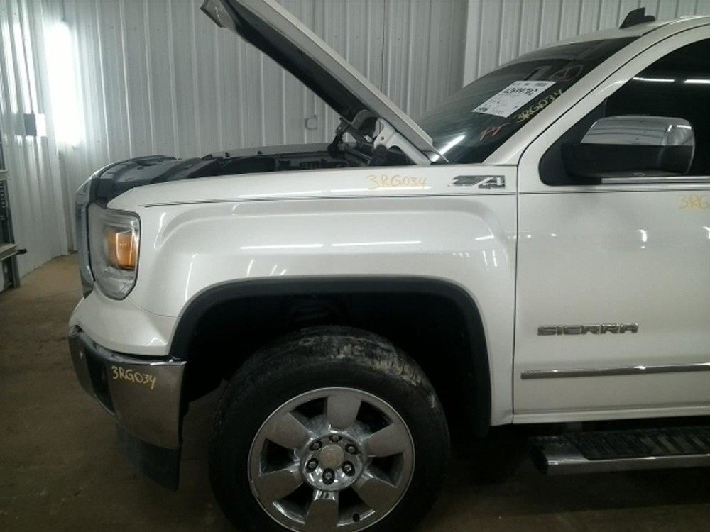 SIERRA150 2014 High Mounted Stop Light 104875339