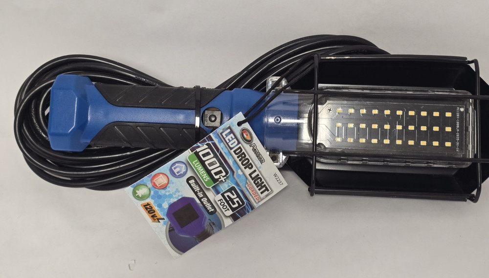 PERFORMANCE TOOL 120 Volt LED DROP LIGHT