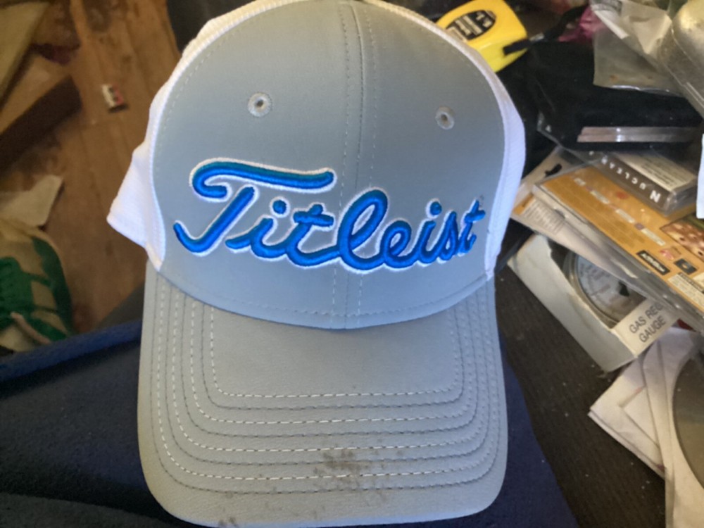 Titleist gray white flex fit hat size S/M