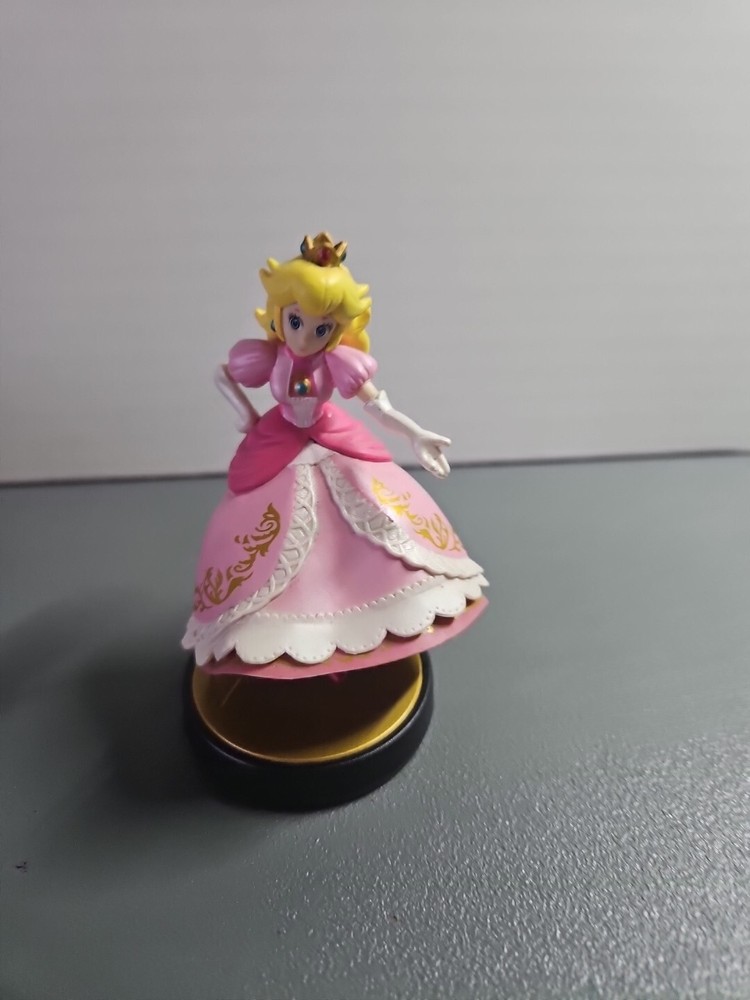 Amiibo PEACH   Super Smash Bros  ** Pre-Owned