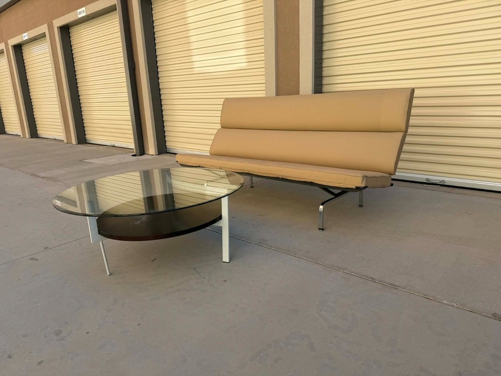 Charles and Ray Eames for Herman Miller in 1954 Sofa Compact designe