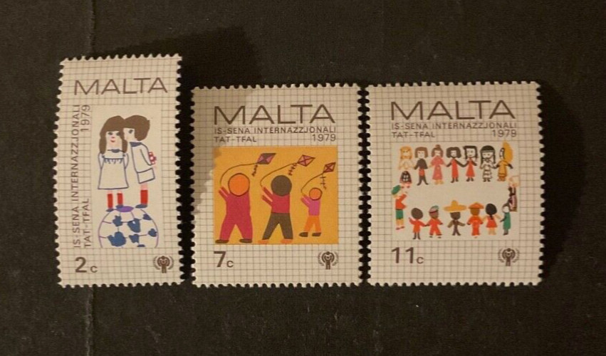 Malta Scott #560-2 never hinged