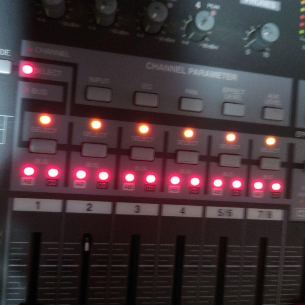 ROLAND VS-840EX Multi-track Recorder