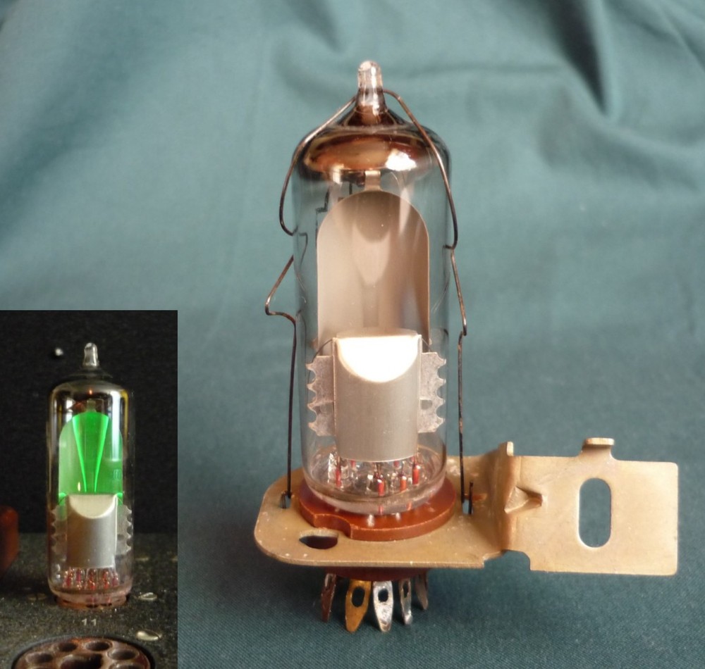 1pc. 6E1P / 6Е1П ~ EM80, 6BR5 Magic Eye Indicator EXTRA SHARP. with SOCKET