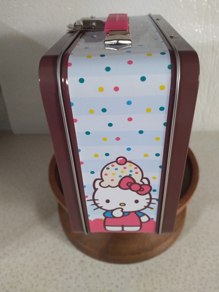 HELLO KITTY LUNCHBOX 2011