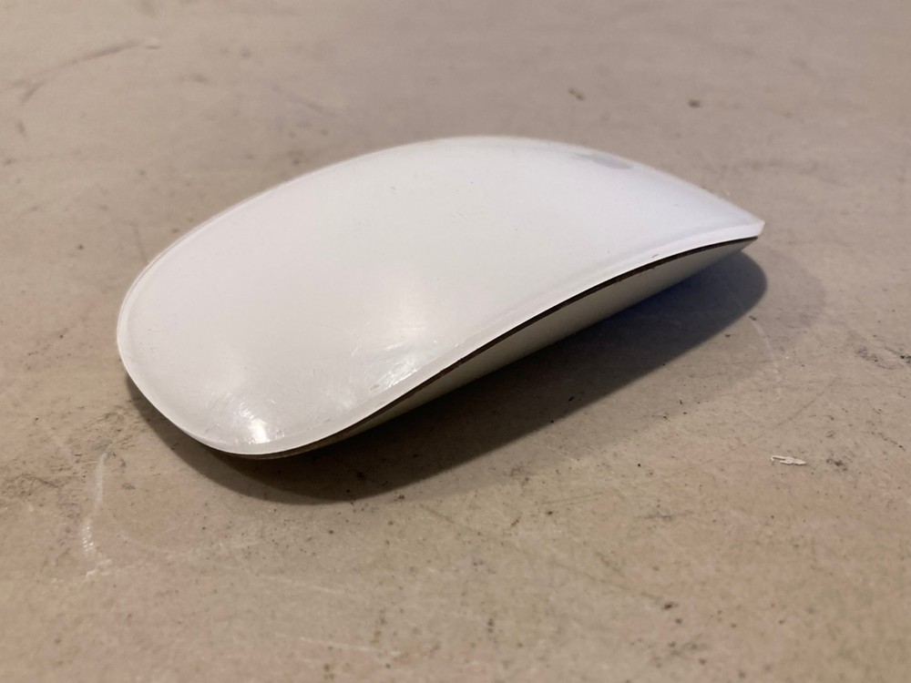 Apple Magic Mouse A1296 3VDC Wireless Bluetooth Multi-Touch Laser Mouse