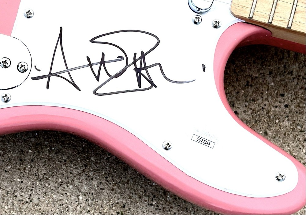 AVRIL LAVIGNE SIGNED Pink Guitar JSA AUTHENTICATED