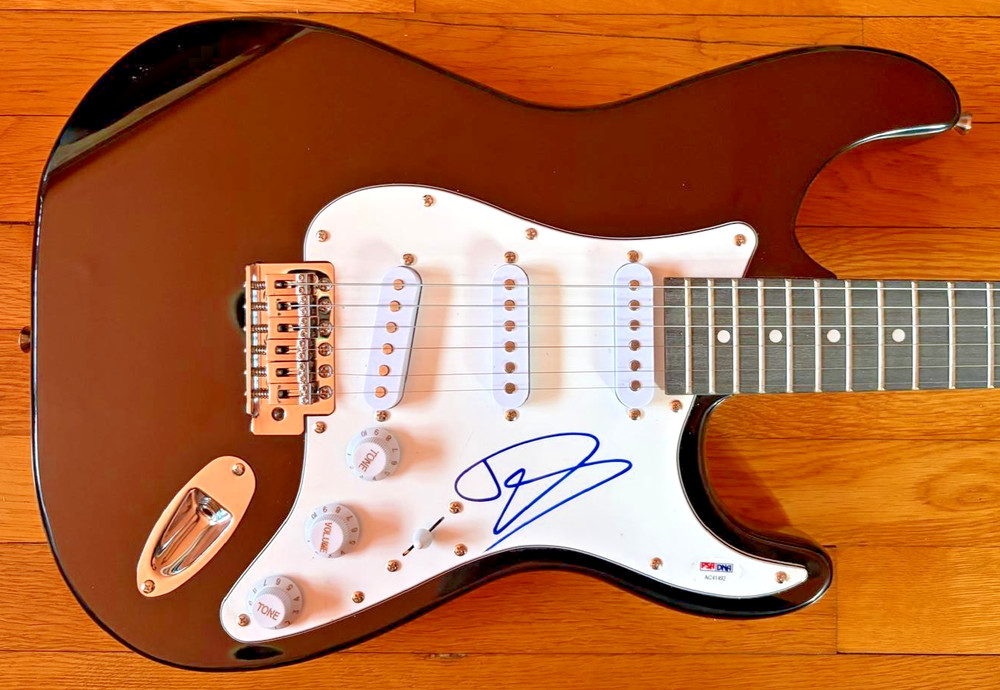 DAVE GROHL SIGNED AUTOGRAPH STRATOCASTER GUITAR NIRVANA FOO FIGHTERS PSA COA