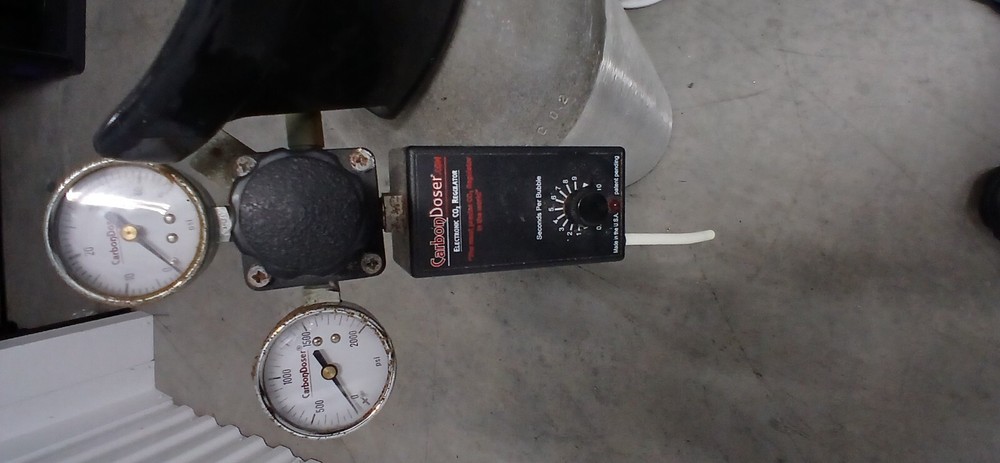 Geo Calcium Reacter With Co2 Tank & Milwaukee Co2 Regulator