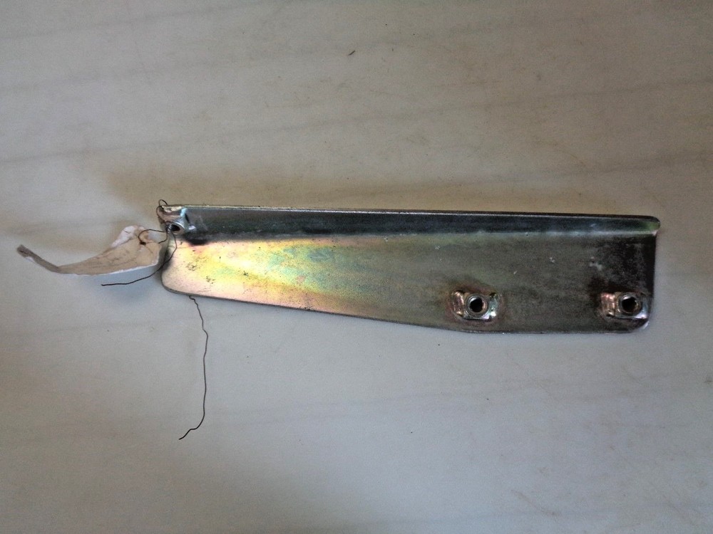 VOLVO 813644 HOSE ATTACHMENT BRACKET