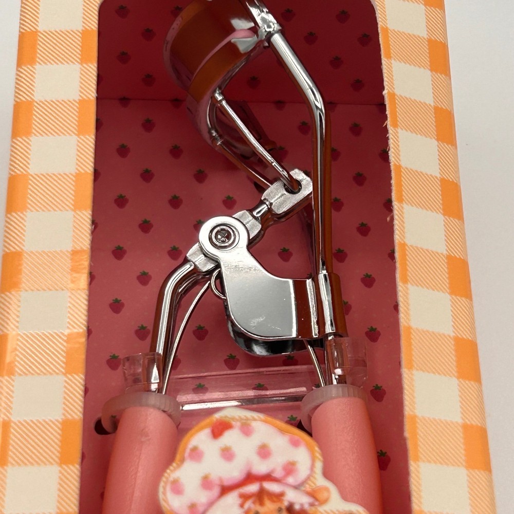 Celavi Eyelash Curler Pink Strawberry Shortcake Flat Handle Grip