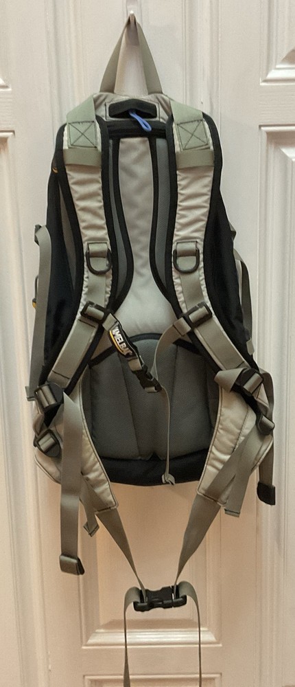 Camelbak ISIS Hydration Backpack Blue Grey Adjustable Shoulder Strap Day Pack