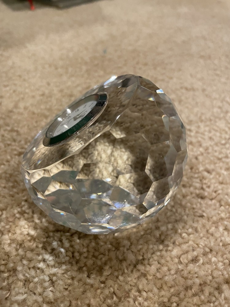 Quartz camry clock paperweight