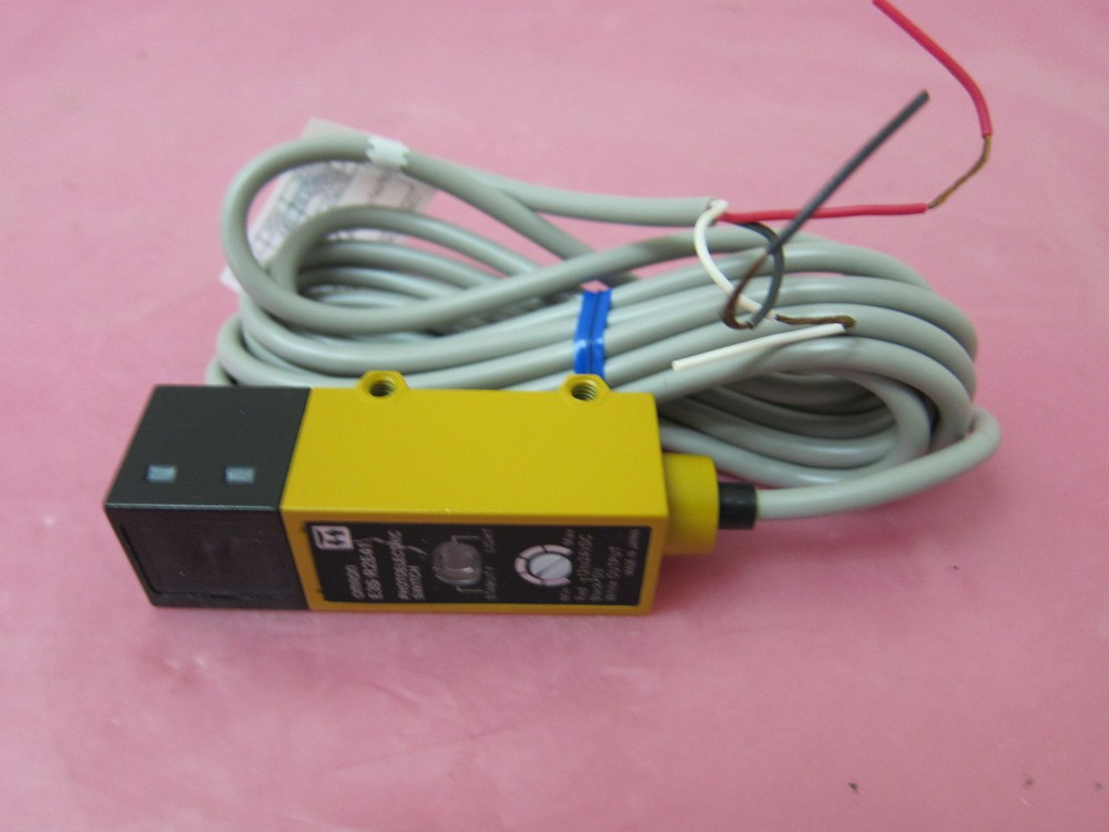 Omron E3S-R2E41 Photoelectric Switch 402627