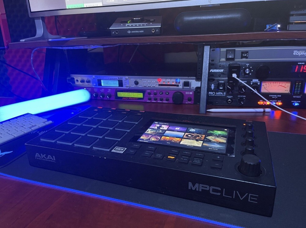 Akai Professional MPC Live