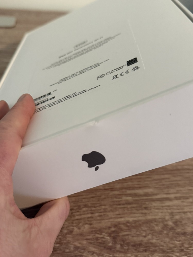 iPad 9th Generation Wi-Fi 64GB Space Gray (EMPTY BOX ONLY)