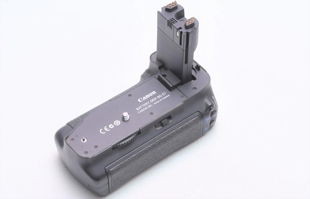 Canon OEM BG-E7 BG E7 Battery Grip for EOS 7D DSLR Camera *EX*