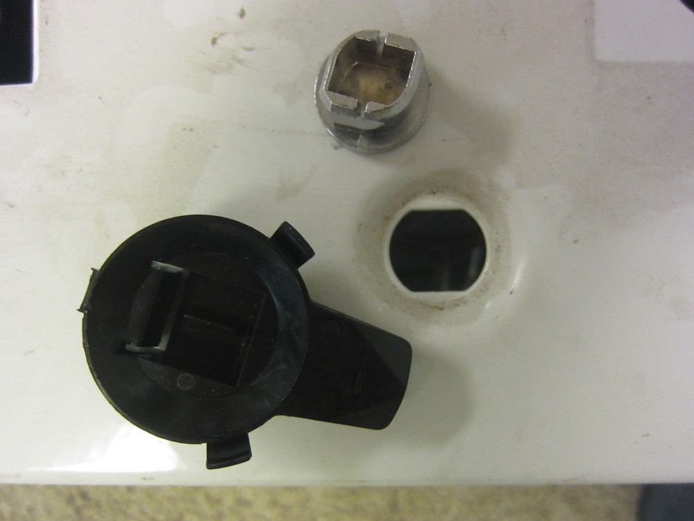 Hoffmann Wiegmann EDI Slotted Screwdriver Cam Panel Lock, Used