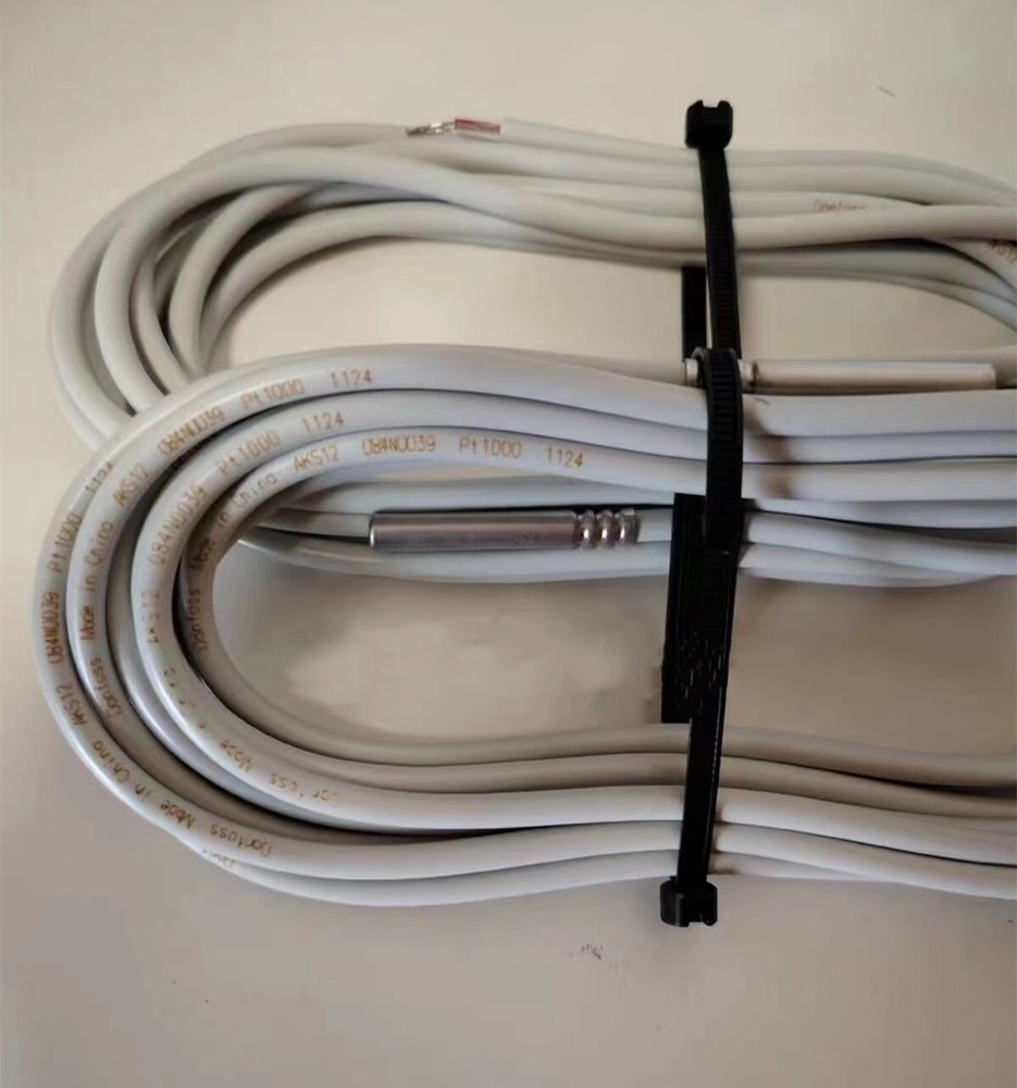 1PC Temperature Sensor AKS12 084N0039