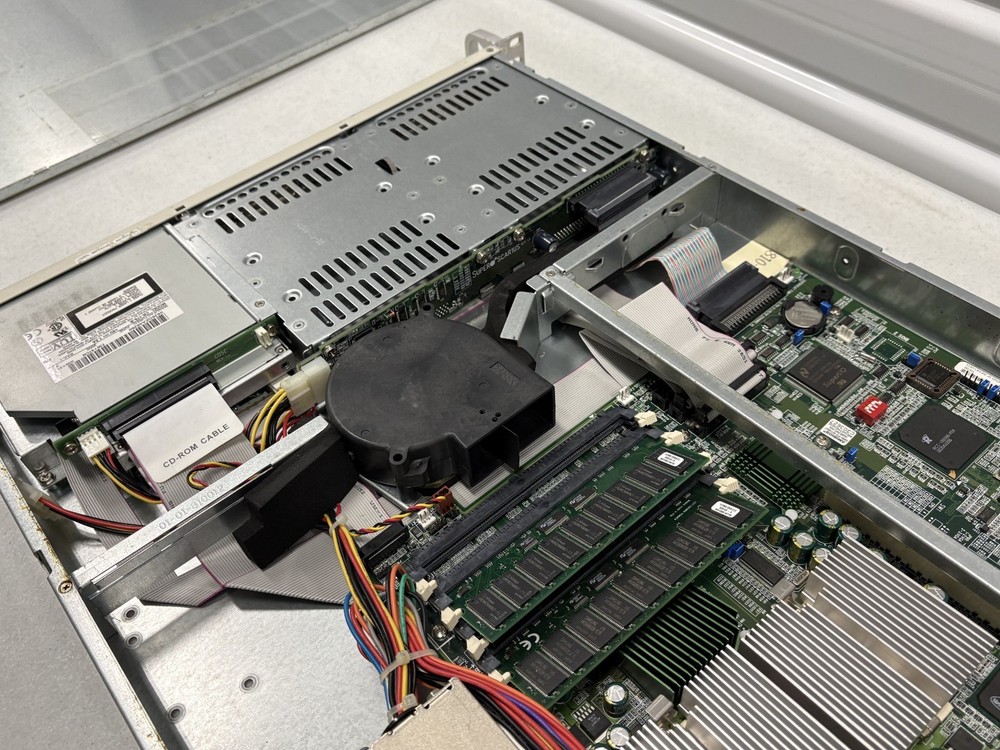 SuperMicro I-Server 3010 370DER Server 1U Rack Computer Intel Pentium 3 x2 WORKS