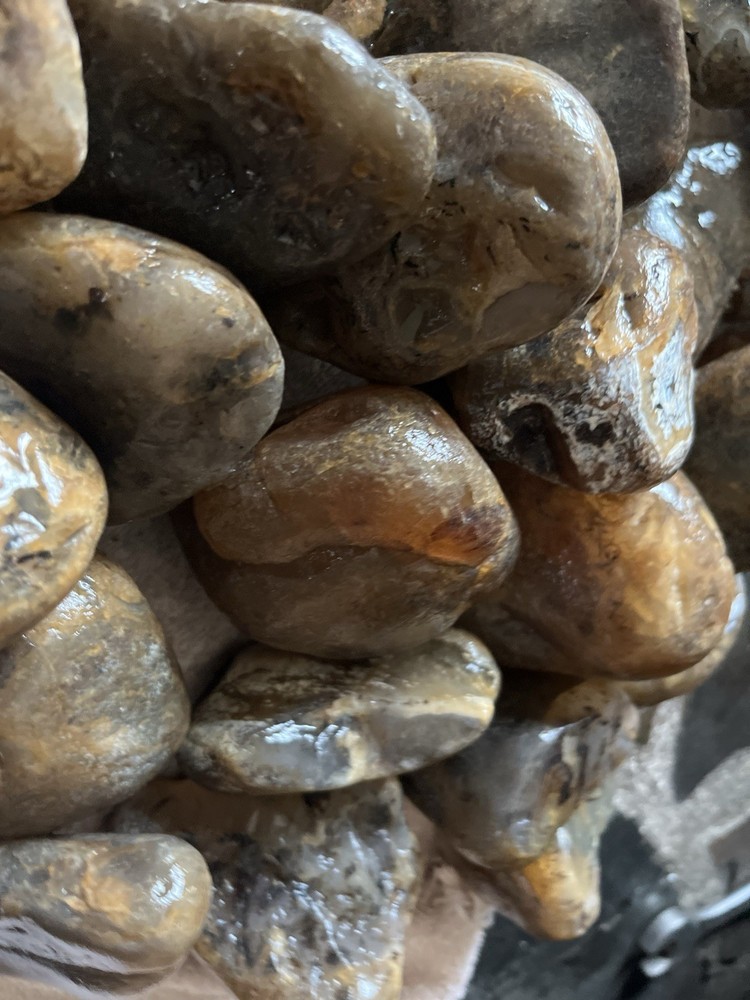 30 Lbs. ￼Rough Montana Agate (48)