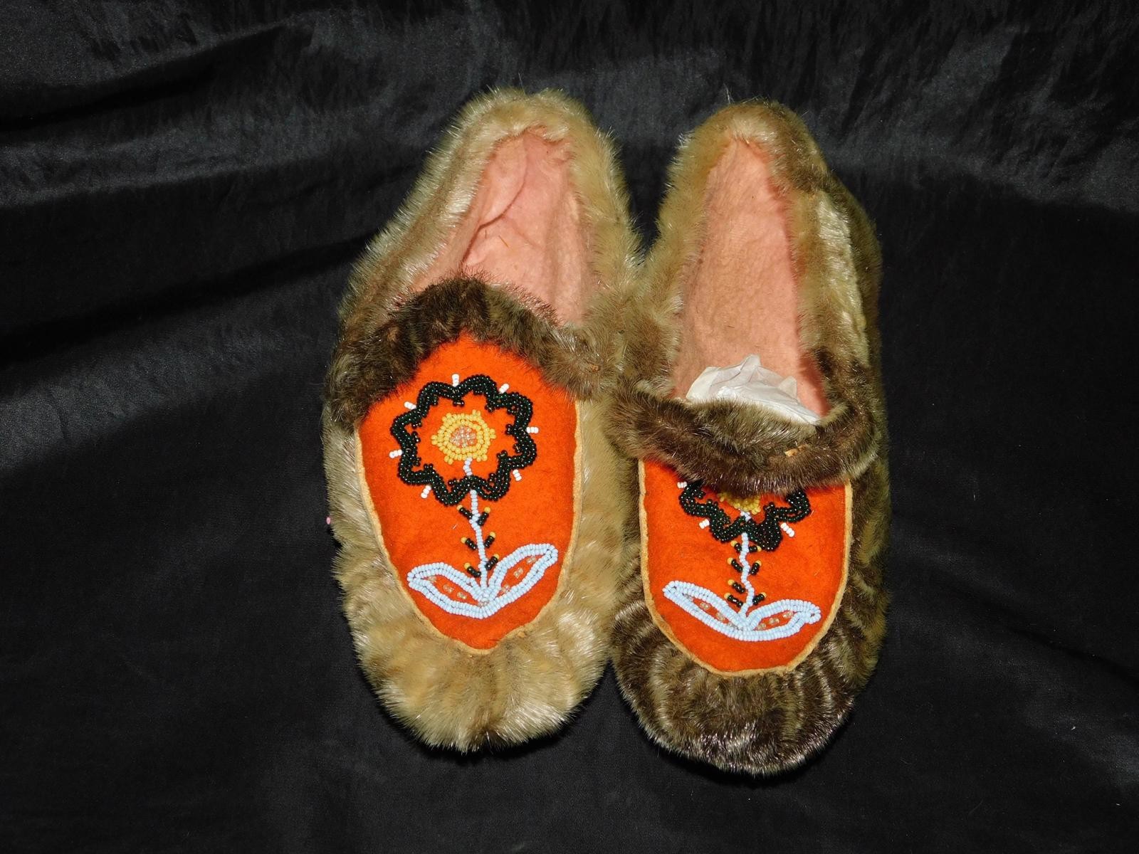 Vtg Inuit Made Fur Slippers Orange Felt Beaded Flower Womens Size 6 Moccasins