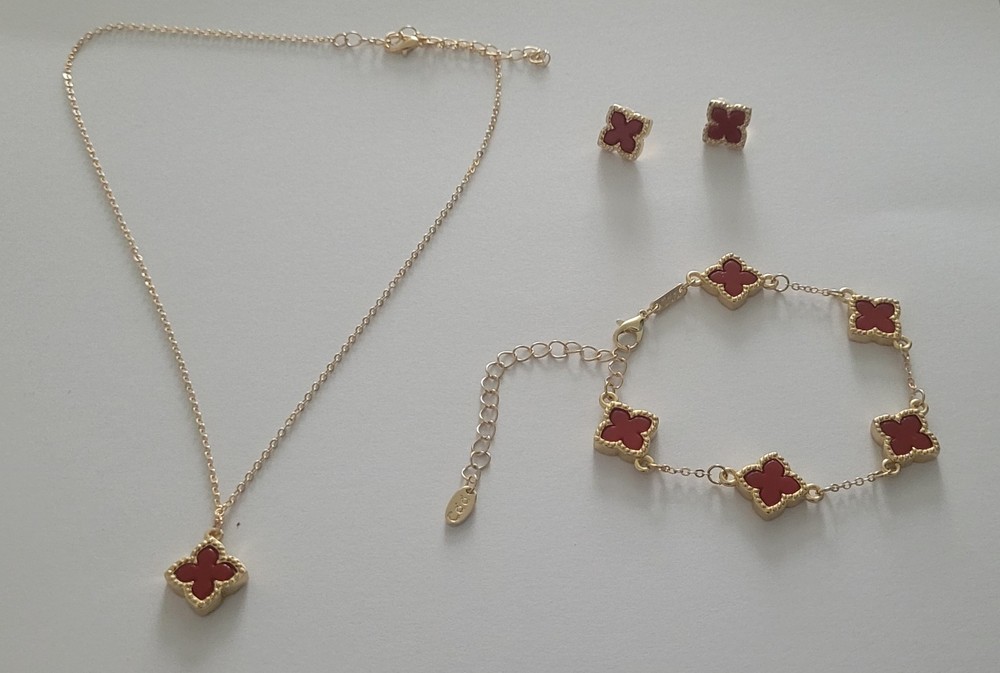 Red clover jewellery set.