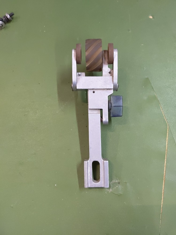 Dynabrade 11486 Dynabelter Belt Sander & Accessories *TESTED/WORKING*