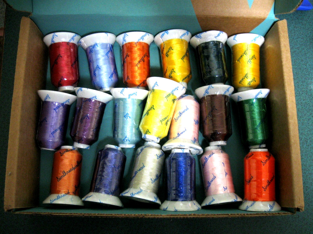 New  Simthread 100% Polyester/Machine Embroidery Thread lot of 20 Spools
