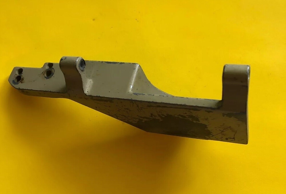 *USED* 57764B-UNION SPECIAL-FOLDER SUPPORT HINGE BRACKET *FREE SHIPPING*