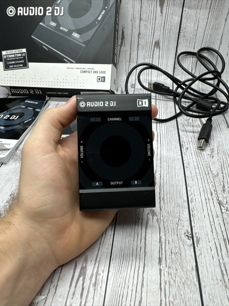 Native Instruments AUDIO 2 DJ Interface w/ USB Cable #D