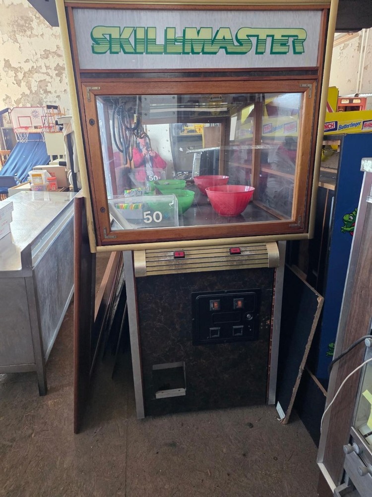 SKILL MASTER CRANE MACHINE-PICK UP ONLY