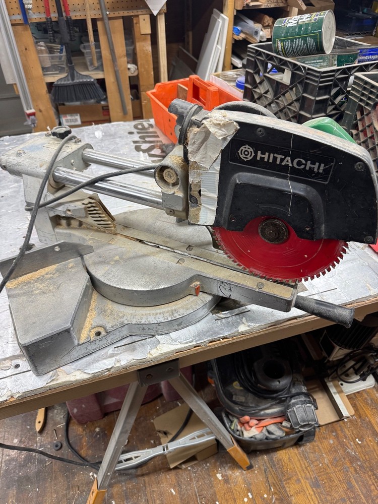 Hitachi Model C 8FSHE 8-1/2" Slide Compound Miter Saw