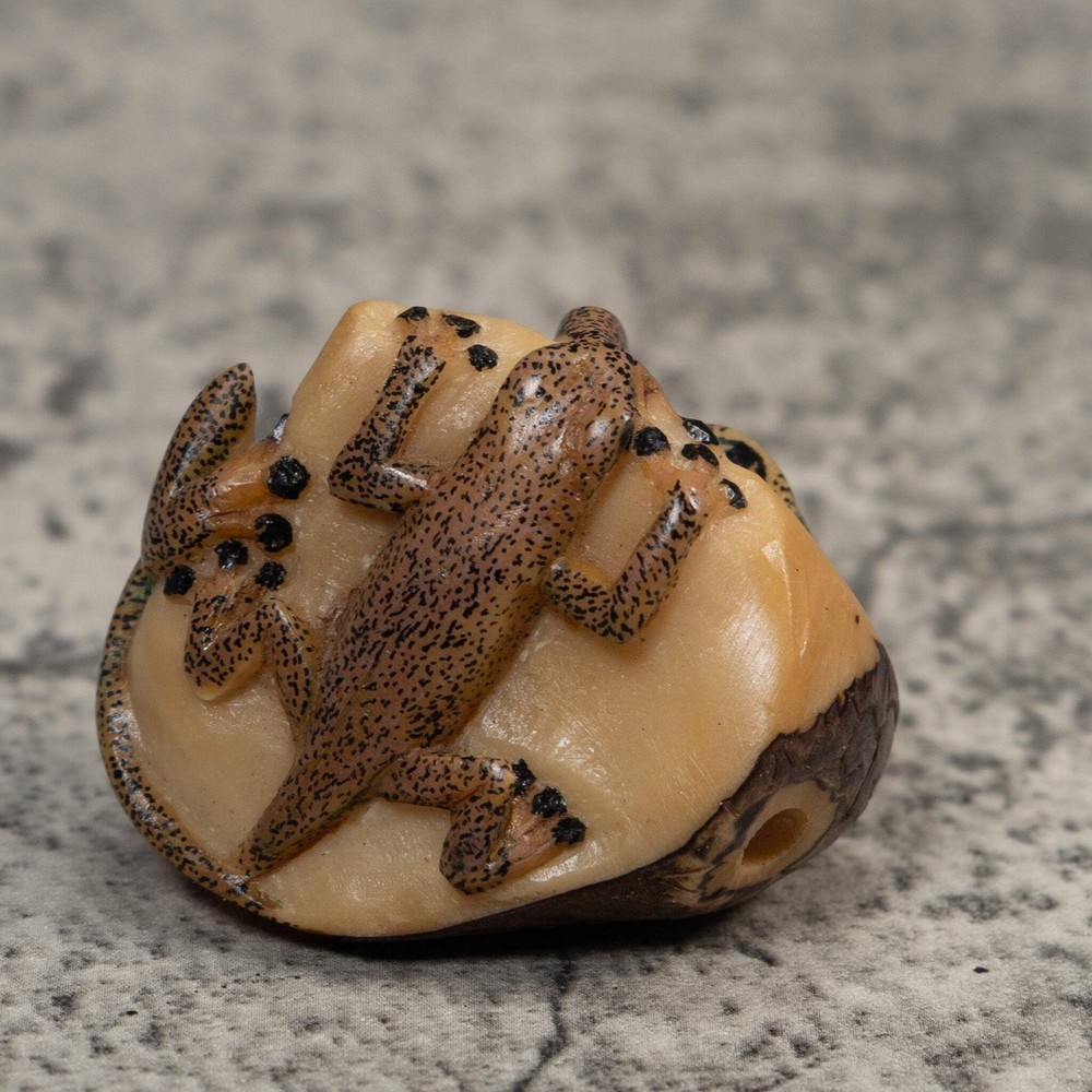 Double Brown Gecko Lizard Tagua Carving