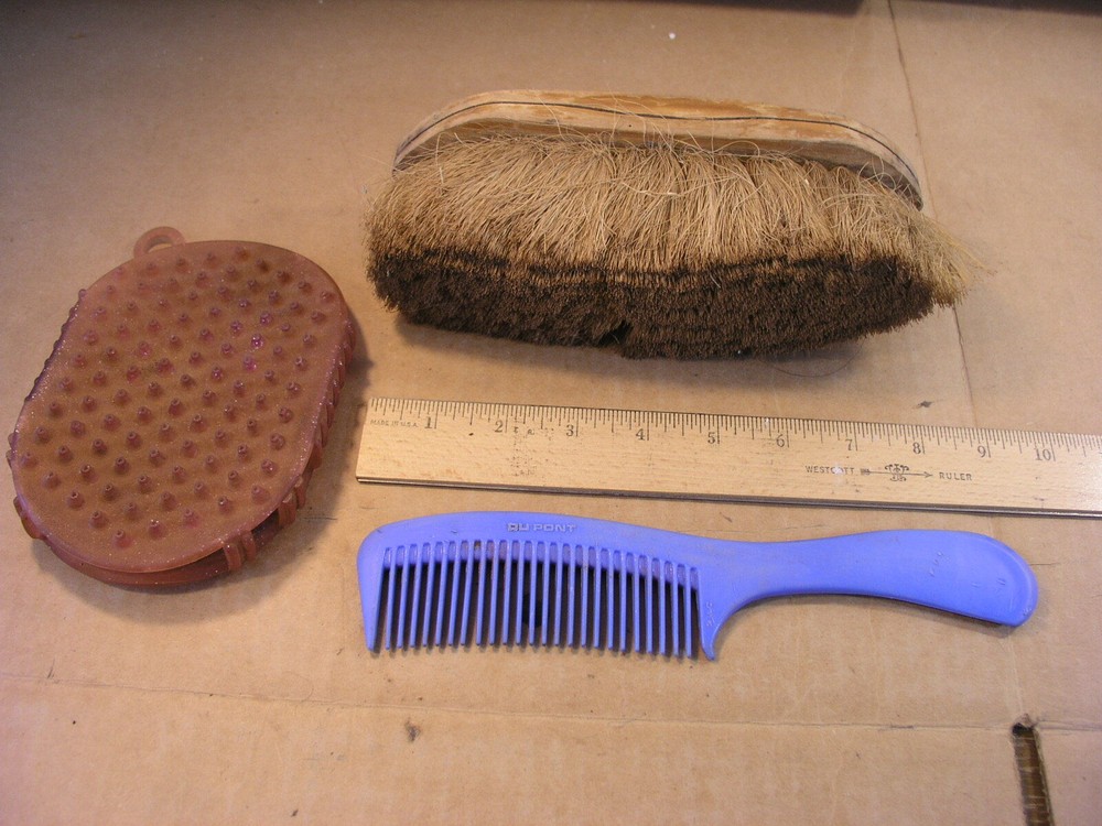 Two sided  Horse Rubber Curry Comb, Plastic Comb and Brush