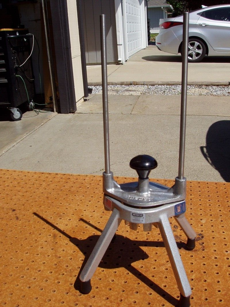 NEMCO MODEL 55550-4 EASY FRUIT VEGETABLE 4 SECTION WEDGES WEDGER NEVER USED