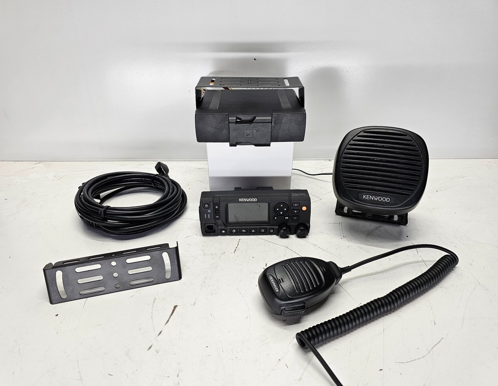 Kenwood NX-5800 UHF (450-520 MHz) 45W 1024 CH w/ KCH-20R Remote Head