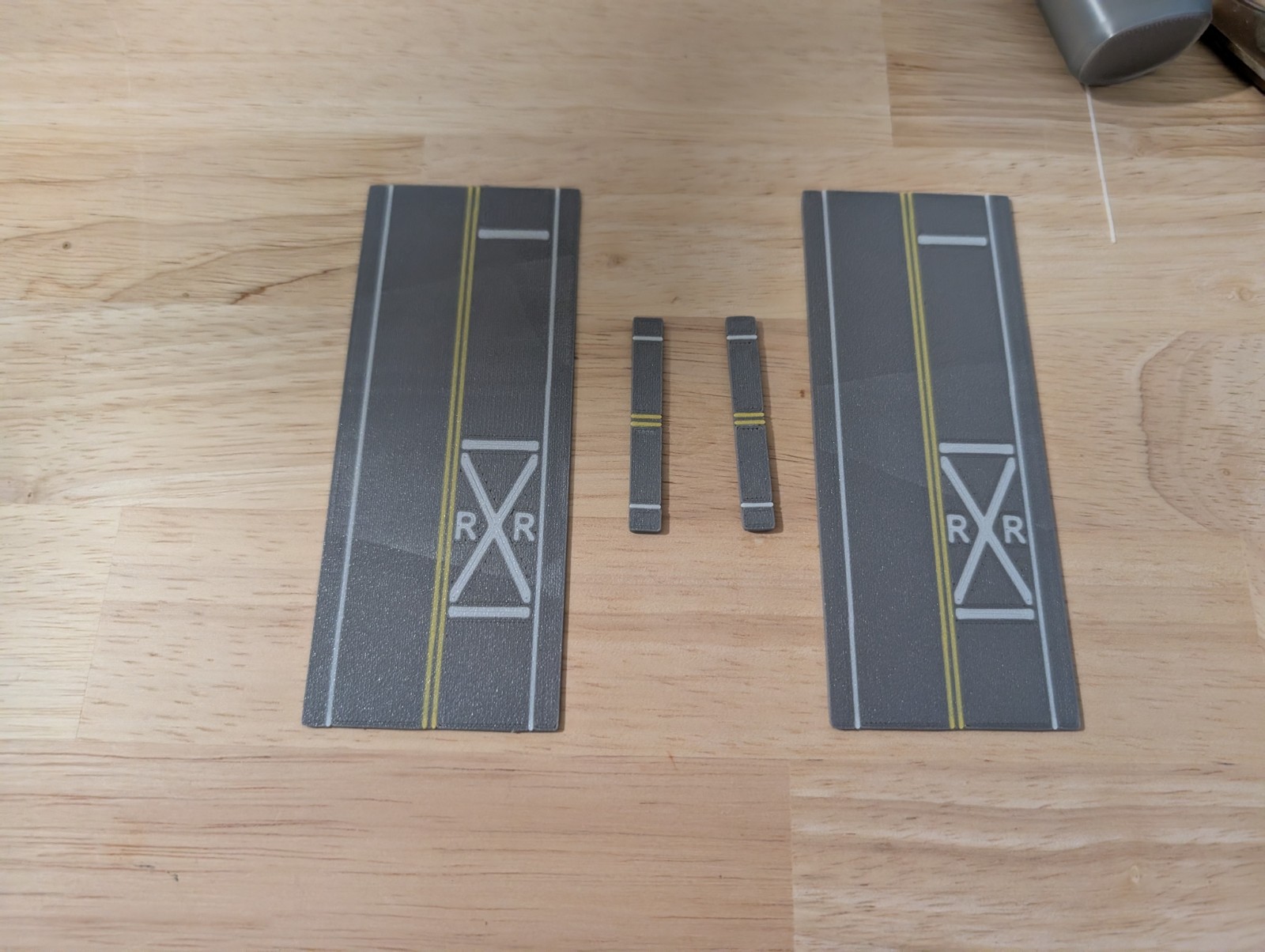 MRG RoadWayz - N Scale Road System - Railroad Crossing Set Kato and EZ. 128x50mm