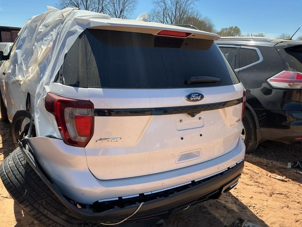 EXPLORER 2017 Glove Box 5011969