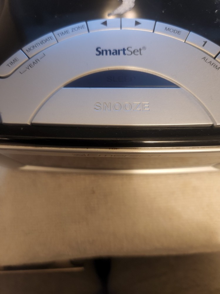 alarm clock. Emerson smart set