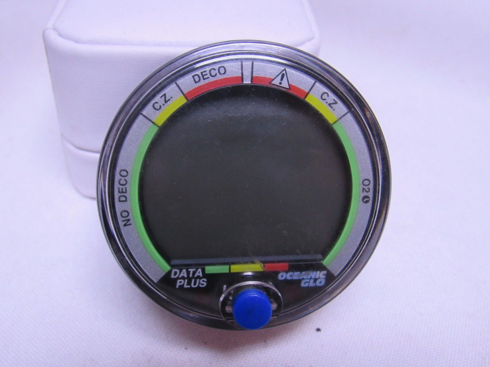 oceanic octopus glo DATA PLUS dive computer , regulators