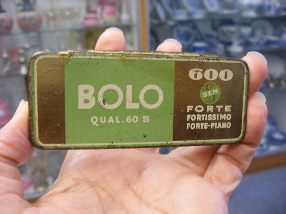 Phonograph Victrola Gramophone - Needle Tin - Bolo 600 - Empty
