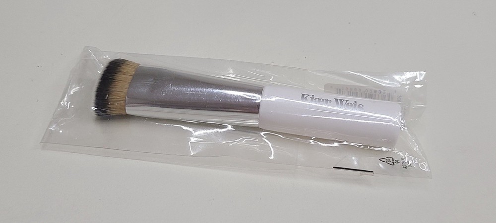 Kjaer Weis Buffer Glow Brush Flat