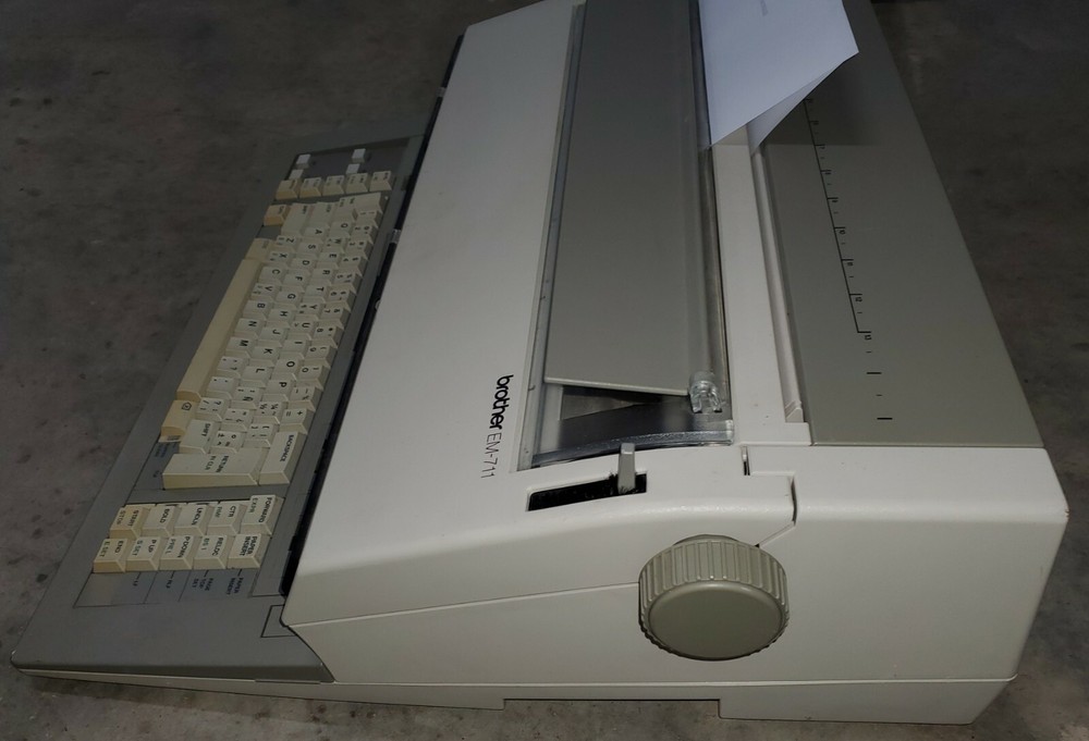 Rare BROTHER Model EM-711 ELECTRONIC TYPEWRITER - WORKS- Read Description