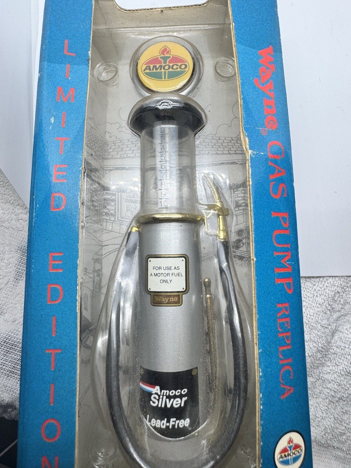 Limited Edition Replica Gas Pump Amoco Silver Wayne Gearbox