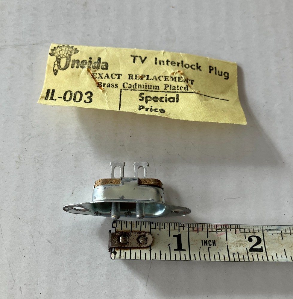 Vintage Oneida TV Interlock Plug Model IL-003