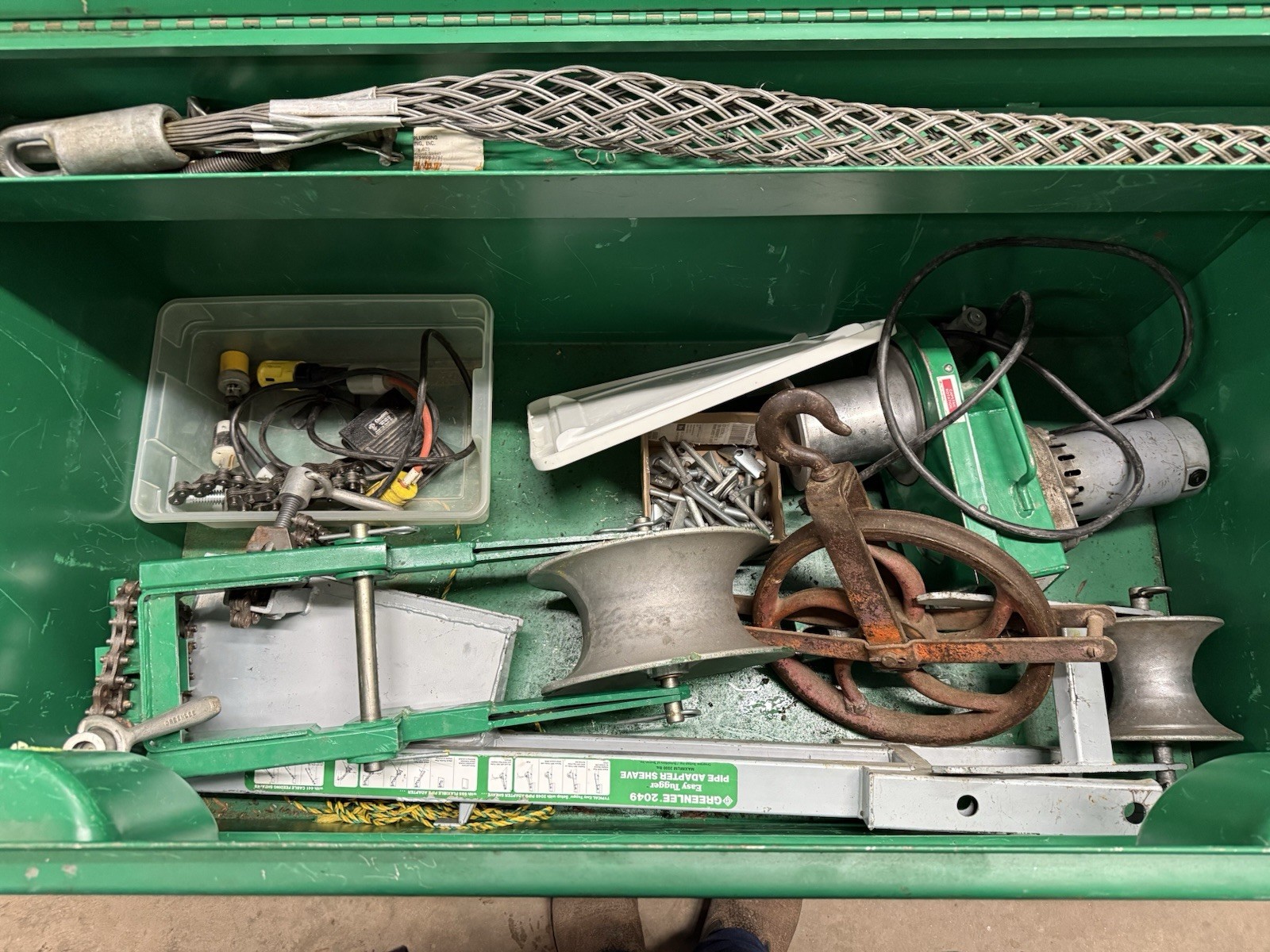 Model #: 2001 - Portable Cable PullerModel #: 2049 - Pipe Adapter Sheave