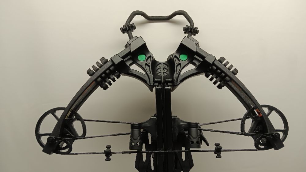 CENTER POINT PATRIOT 425 CROSSBOW WITH CASE, BOLTS, PULL STRING