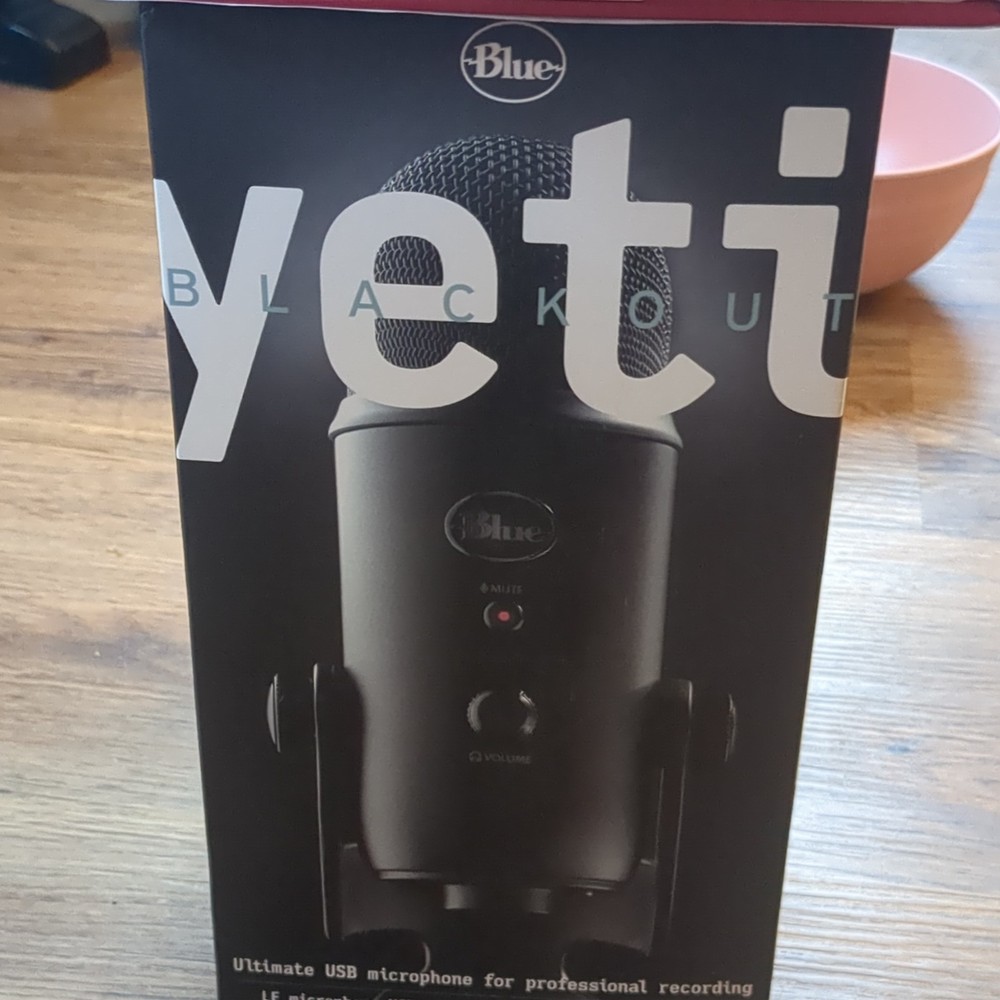 Blue Yeti Blackout Edition USB Microphone Black, Multi-Pattern, Mute Button